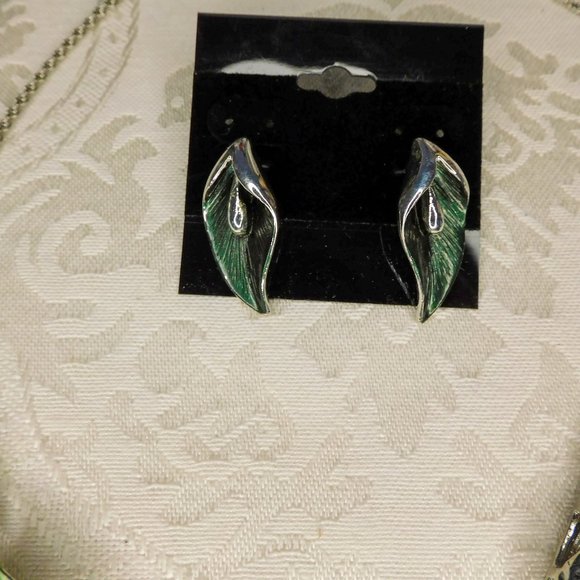 Cala Lillies in Greens Necklace and Earrings Set NWT Fashion Jewelry - Picture 4 of 5